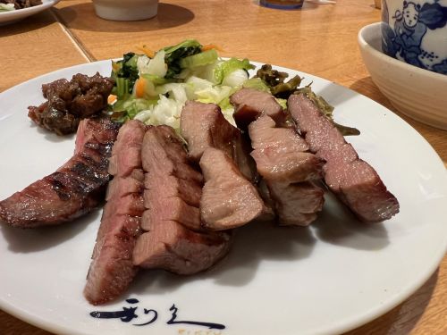 利休の牛タンの写真